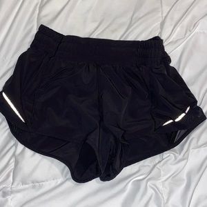 Lululemon hotty hot 2.5” shorts size4